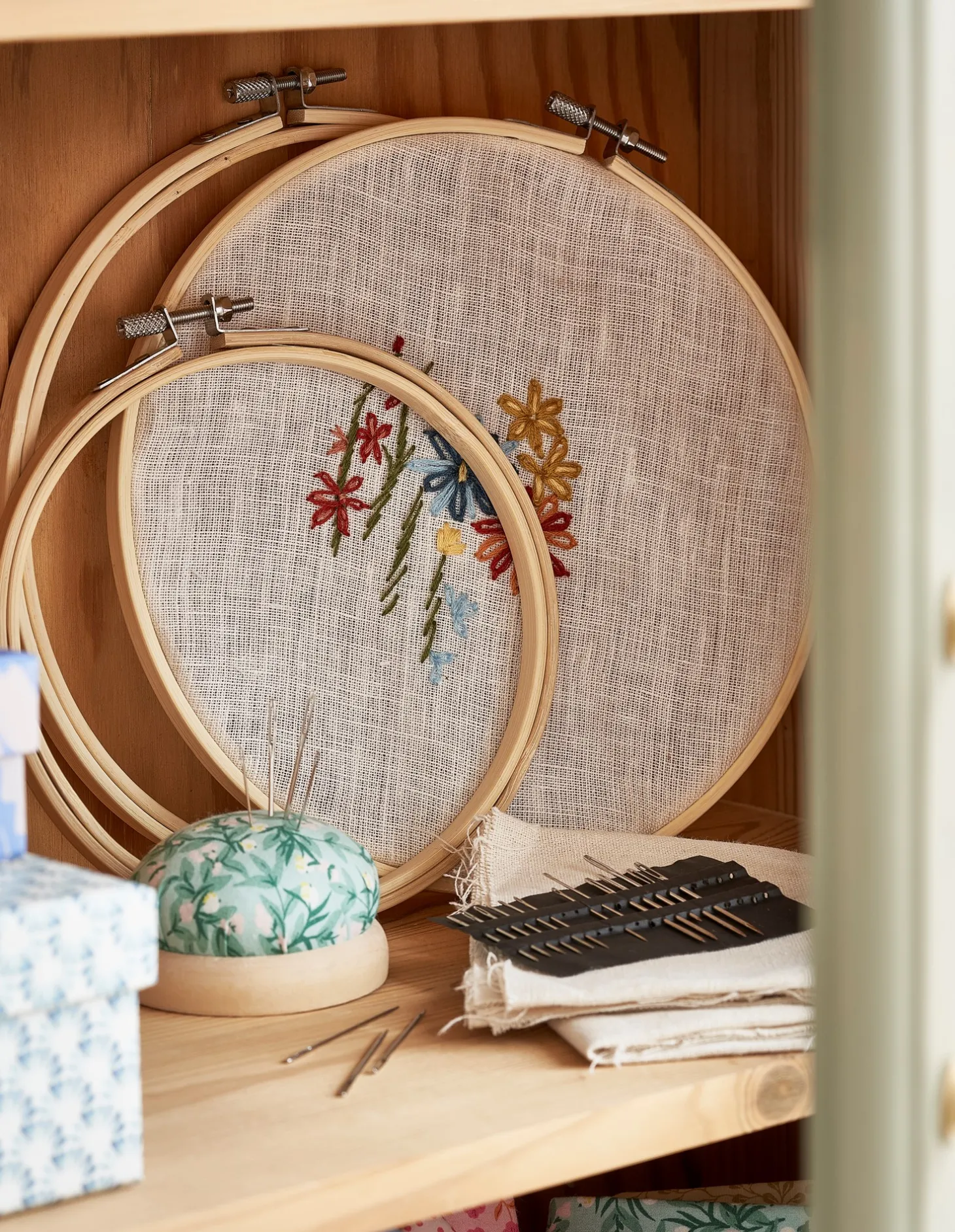 Broderinåle
