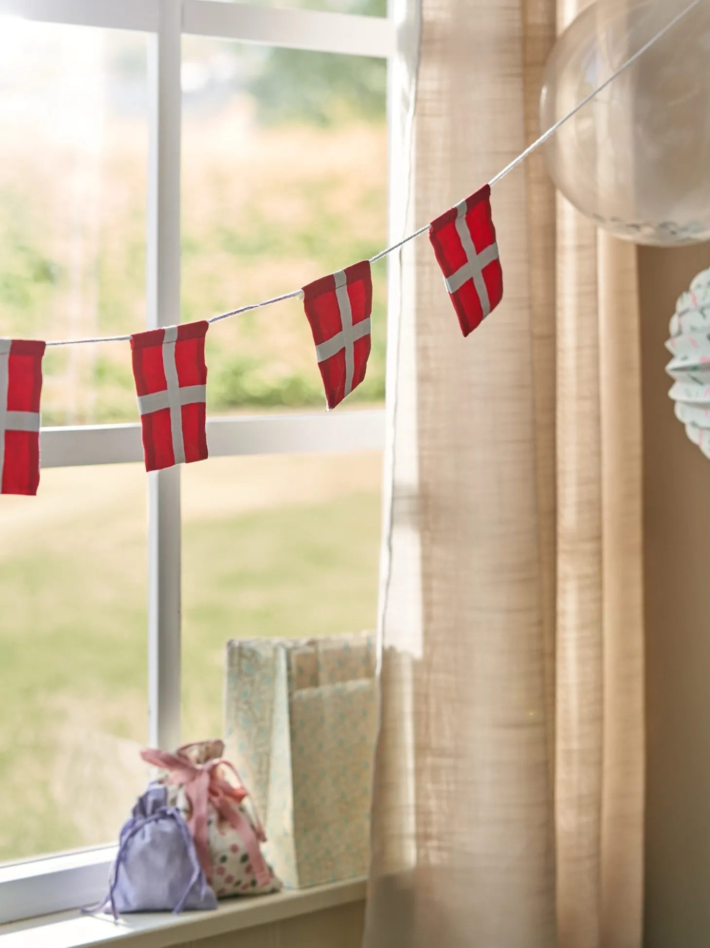 Flagranke Med Dannebrogsflag